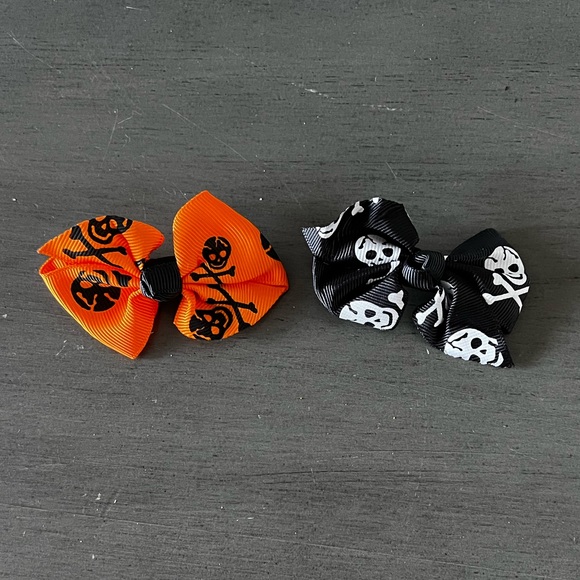 ☠️Orange Black Smiling Skull Cross Bone Grosgrain Ribbon Barrette Alligator Clip - Picture 3 of 3